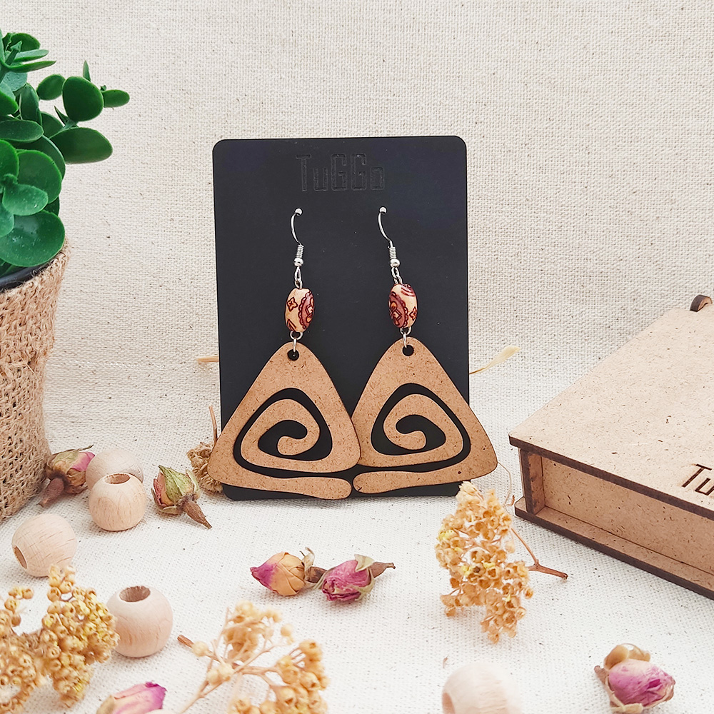 Boncuklu Spiral Üçgen Ahşap Küpeler - Sallantılı Küpeler - Boho Düzensiz Şekil Küpeler - Görsel 2